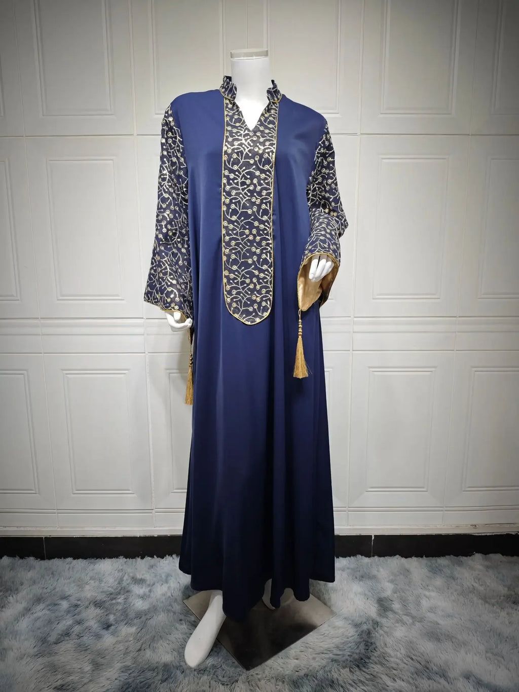 A beautifully crafted Muslim women Moroccan kaftan featuring a relaxed silhouette and elegant detailing for Eid and everyday wear